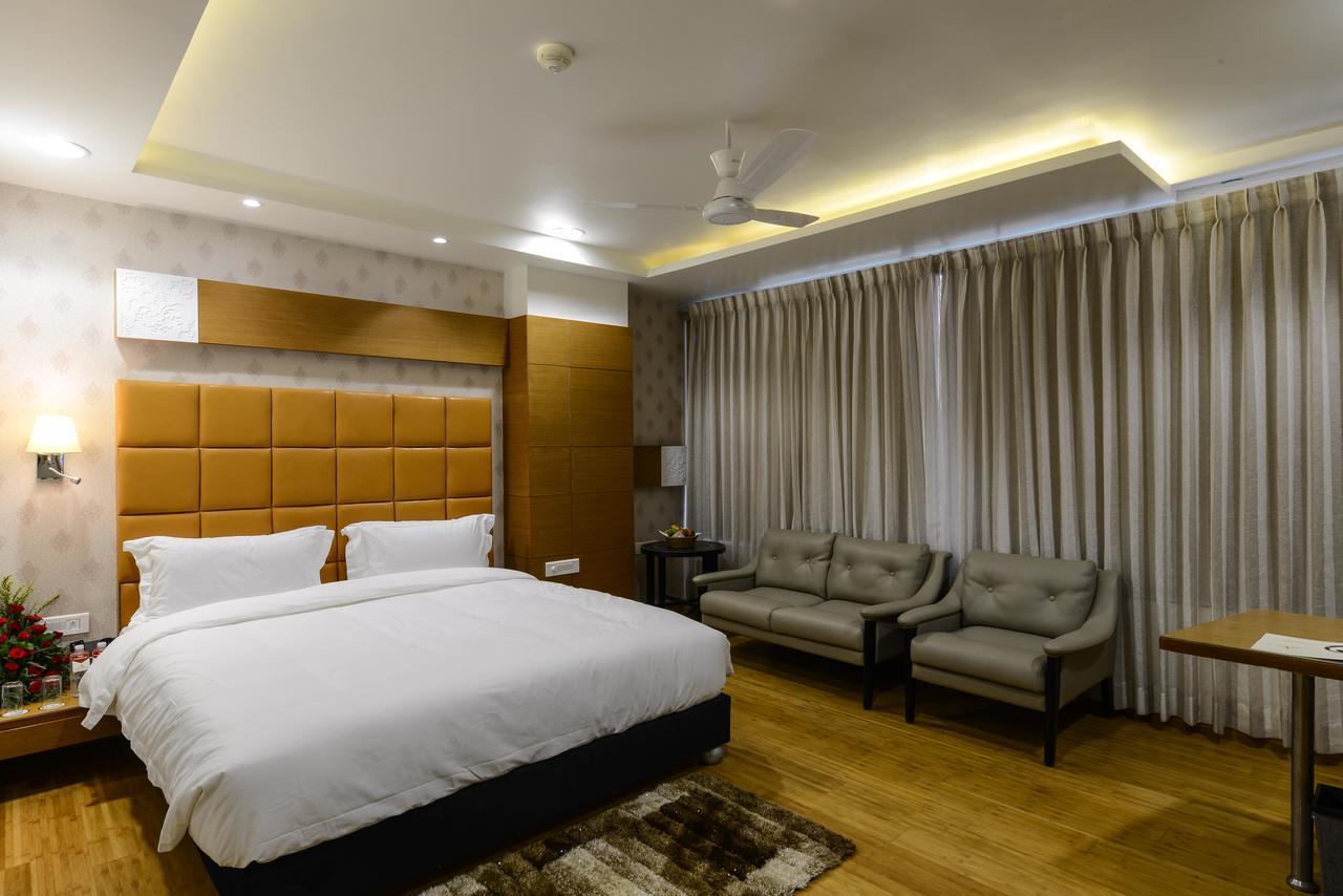 Hotel Atishay Бопал Екстериор снимка