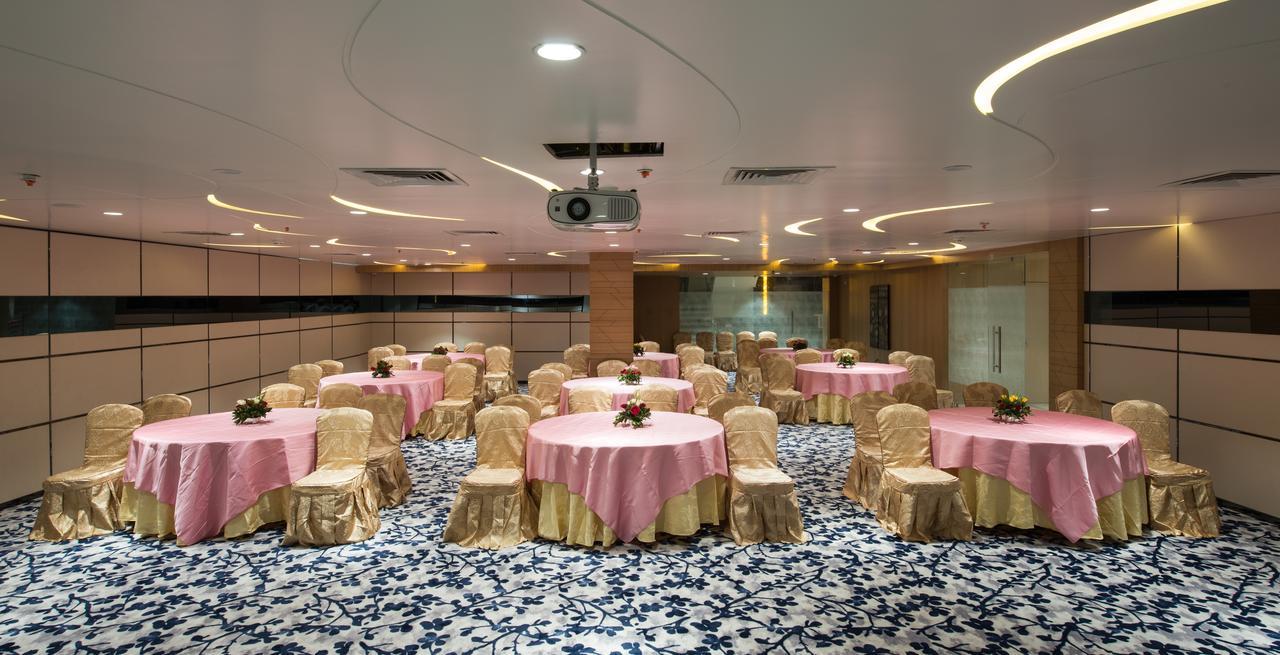 Hotel Atishay Бопал Екстериор снимка