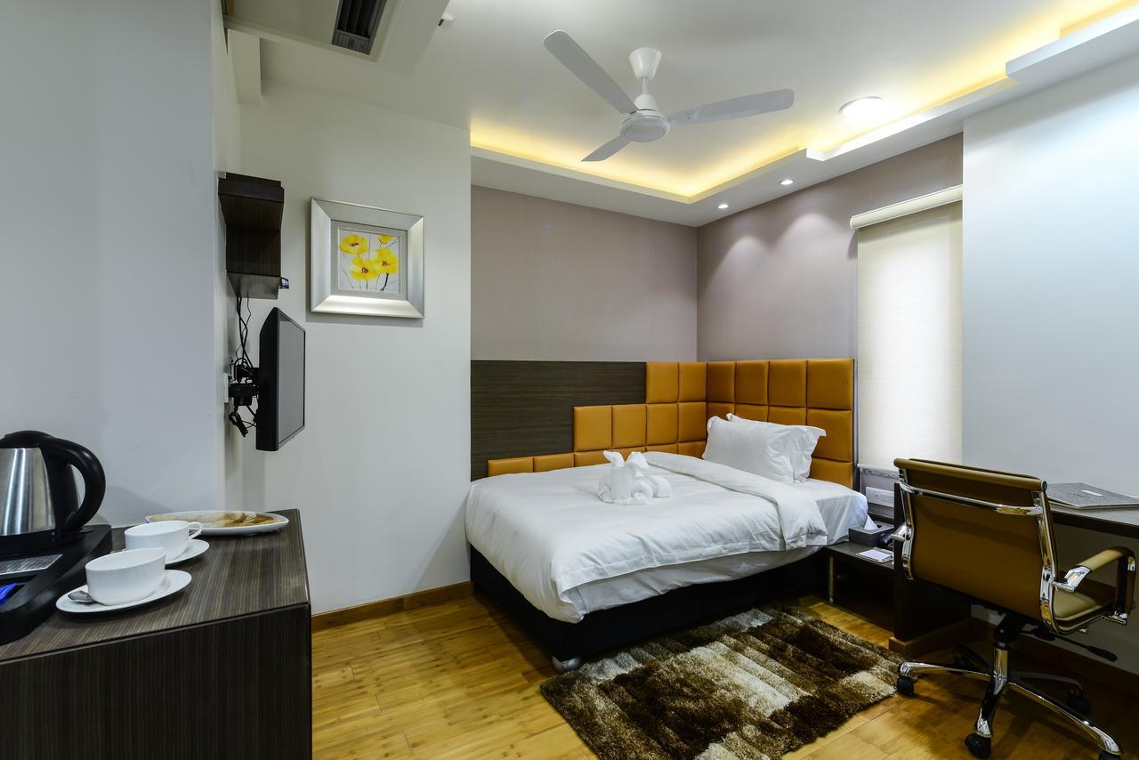 Hotel Atishay Бопал Екстериор снимка