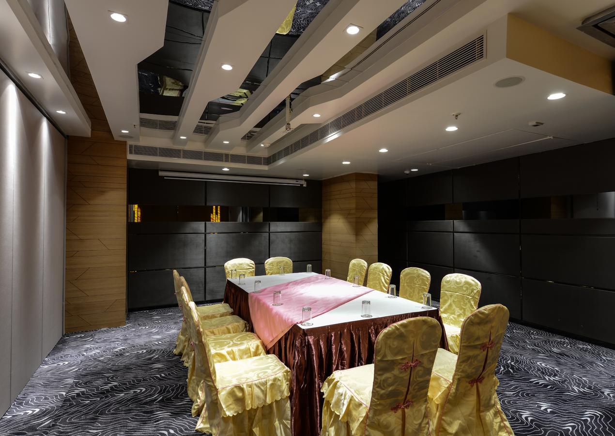 Hotel Atishay Бопал Екстериор снимка