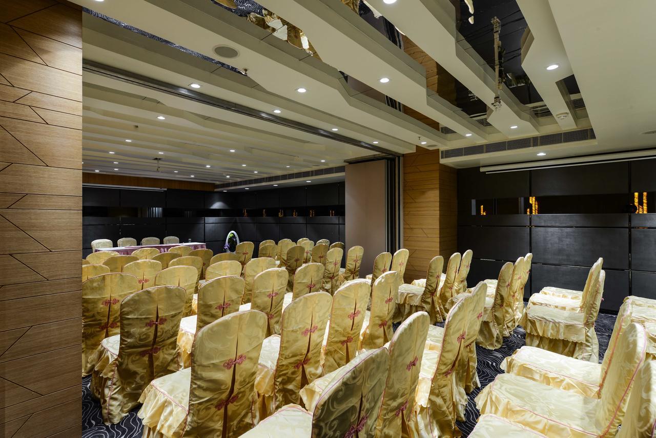 Hotel Atishay Бопал Екстериор снимка