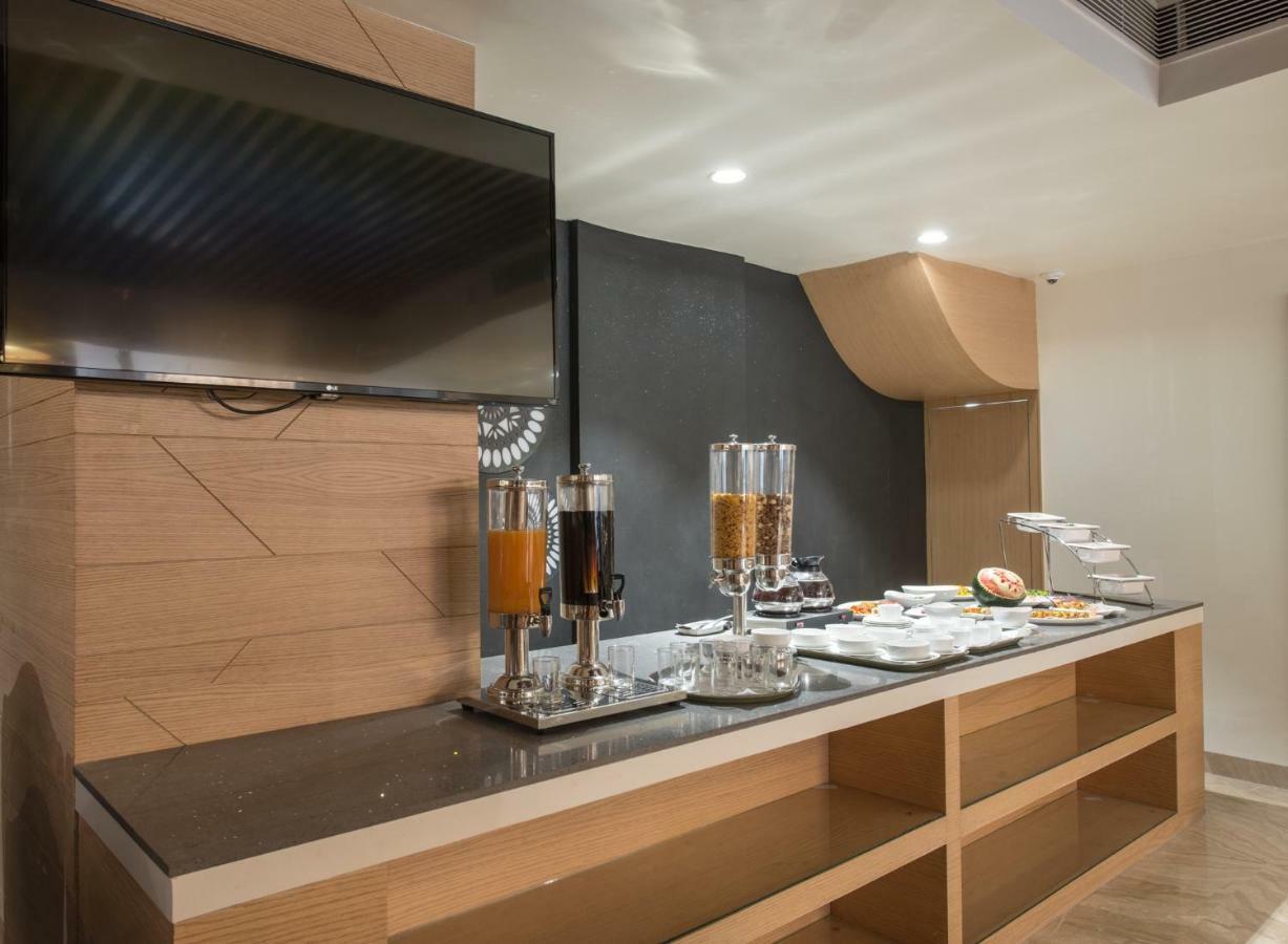 Hotel Atishay Бопал Екстериор снимка