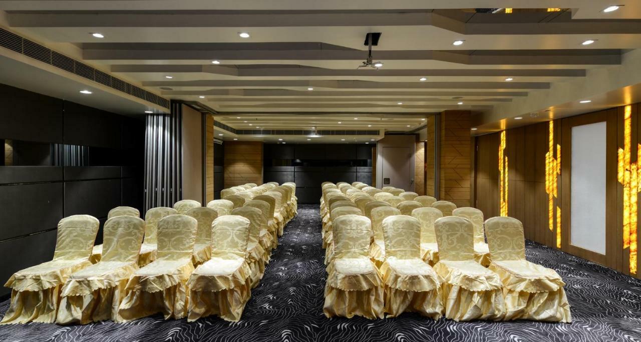 Hotel Atishay Бопал Екстериор снимка
