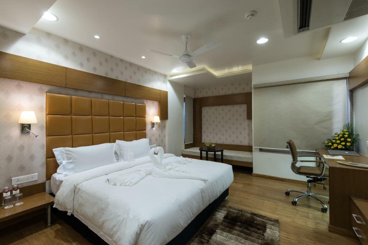 Hotel Atishay Бопал Екстериор снимка
