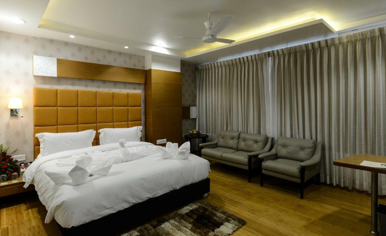 Hotel Atishay Бопал Екстериор снимка
