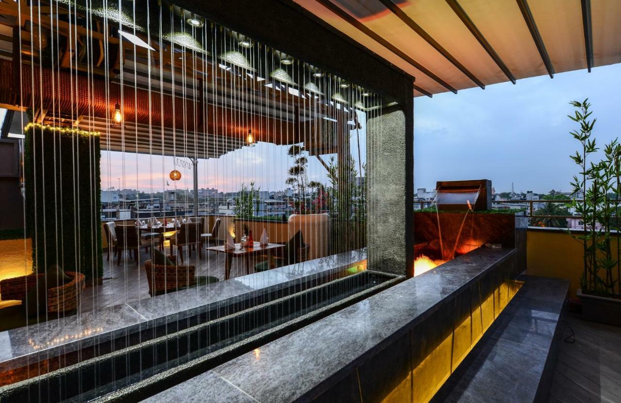 Hotel Atishay Бопал Екстериор снимка