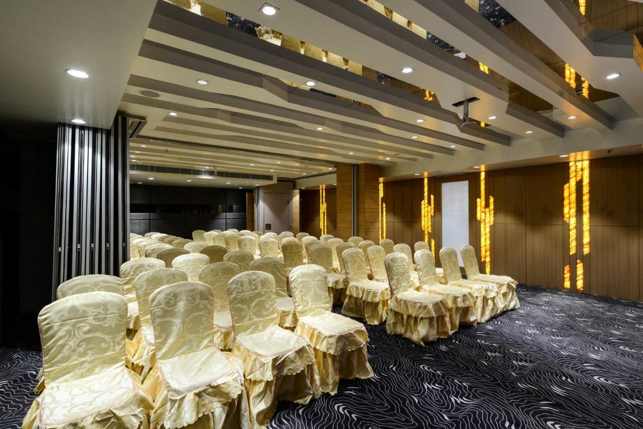 Hotel Atishay Бопал Екстериор снимка